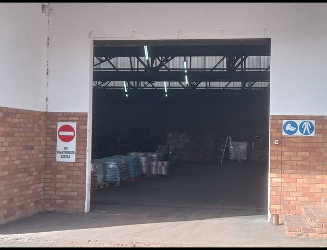 412M² BUILDING TO LET IN APEX